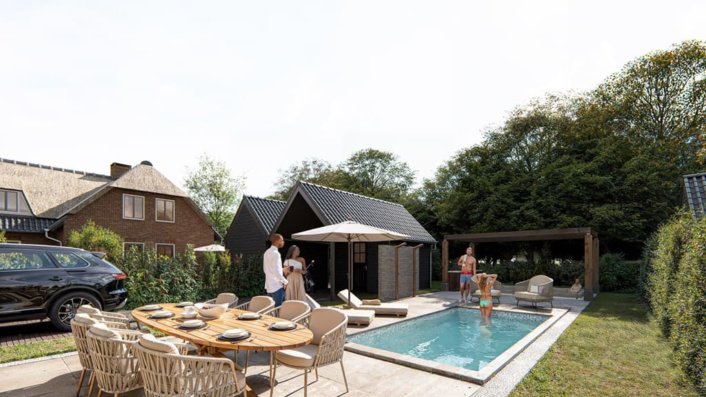 Buitenzicht op een woning met een zwembad, ligstoelen en een pergola in een groene omgeving