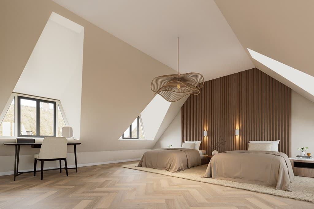 Slaapkamer met twee eenpersoonsbedden, houten vloer, bureau en bijzondere raampartijen in een stijlvol interieur